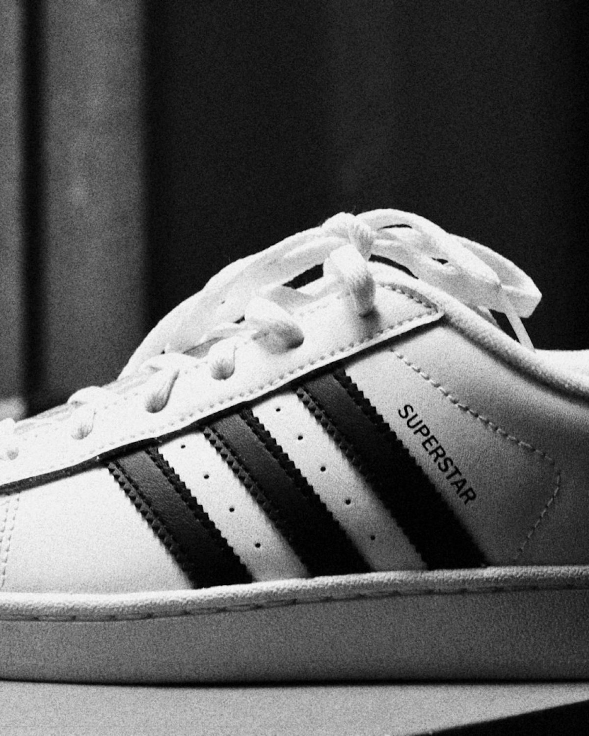 adidas Superstar bardhë-zi
