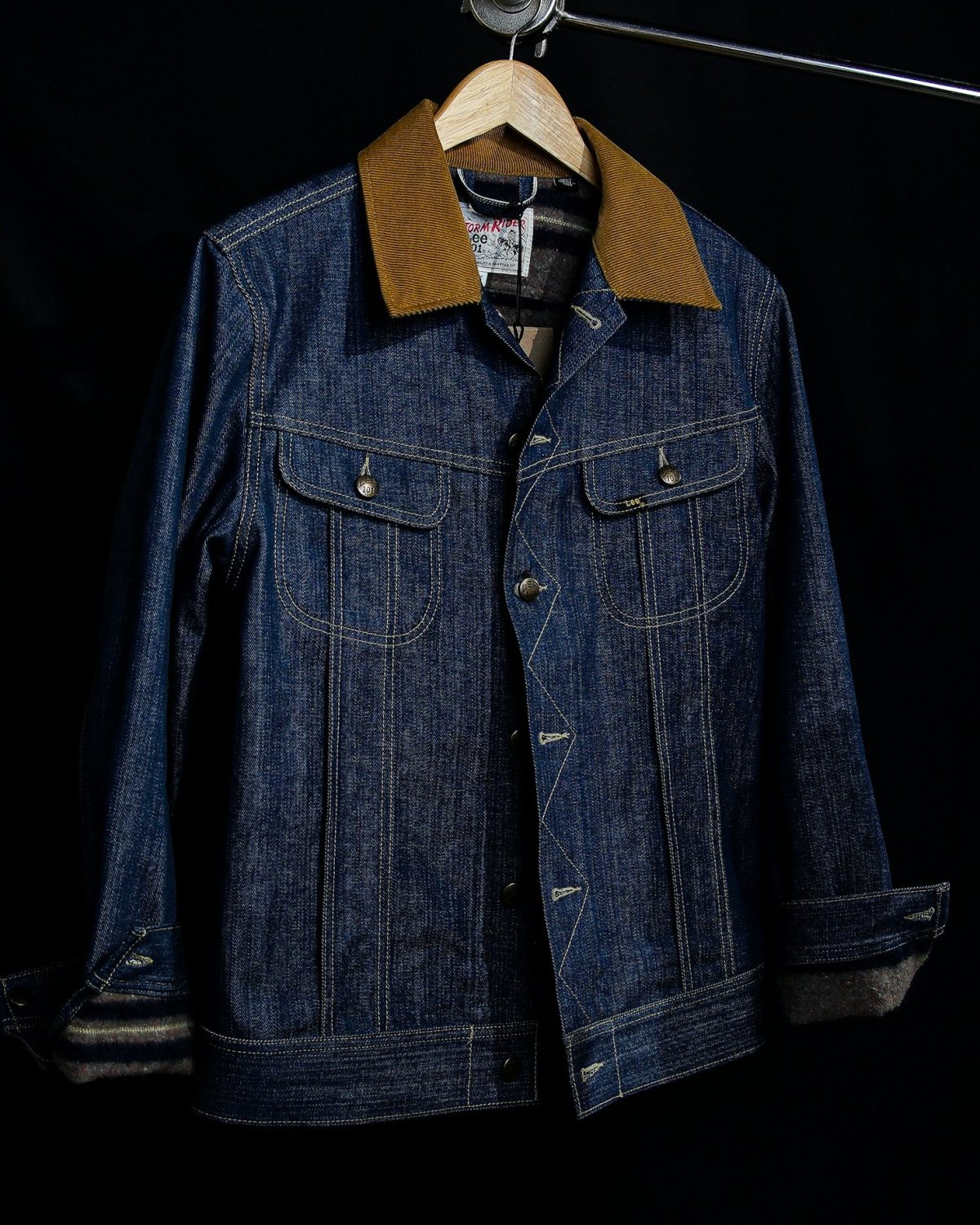 Levi’s xhaketë xhins me jakë kadife