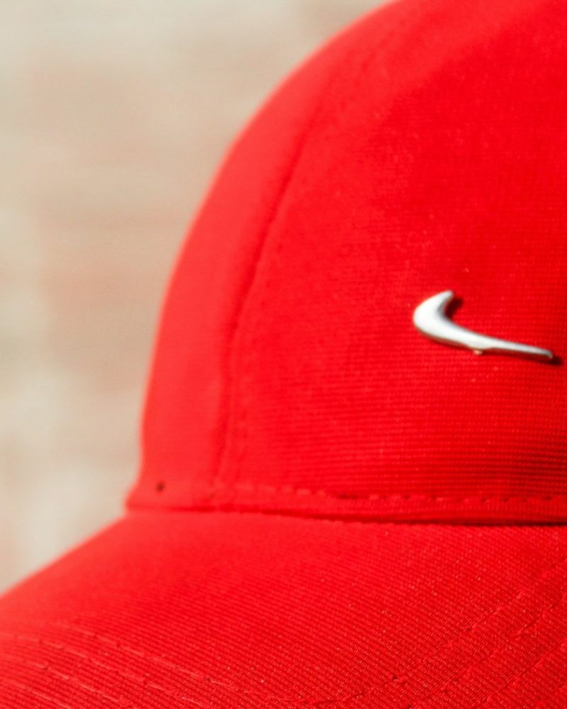 Nike kapelë e kuqe Y2K