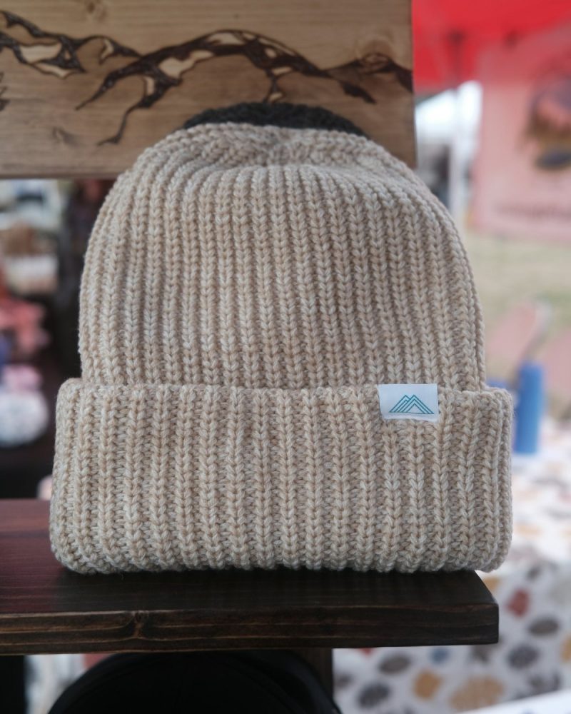 New Era beanie krem Y2K