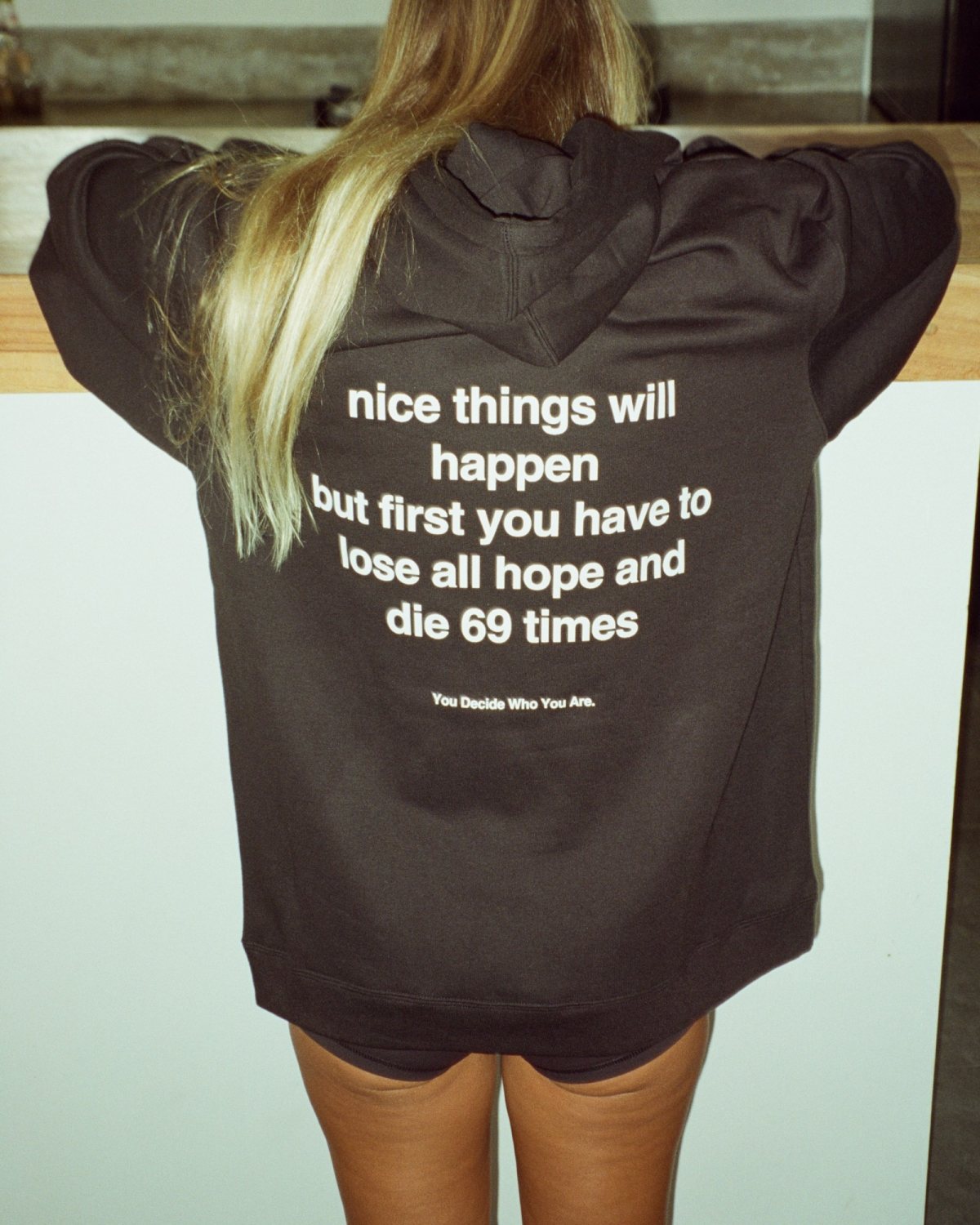 Champion hoodie kafe me shkrim Y2K