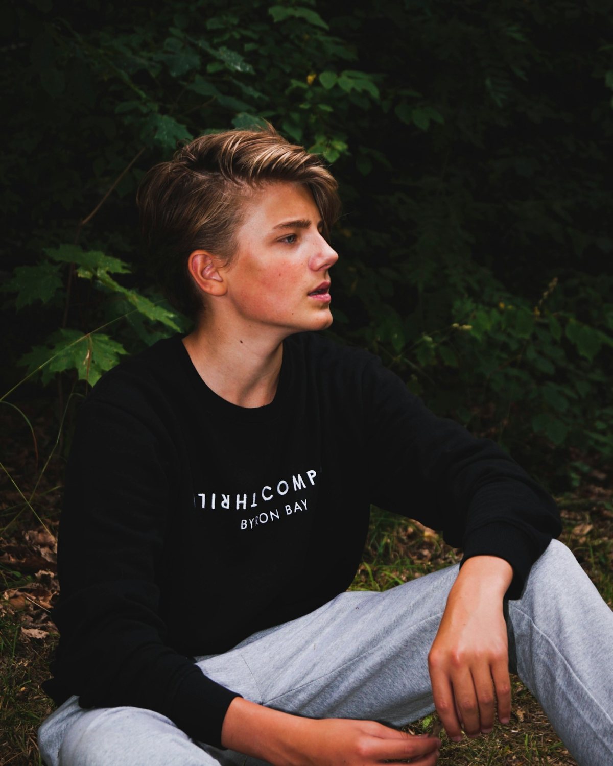 Stüssy crewneck i zi me shkrim 90s