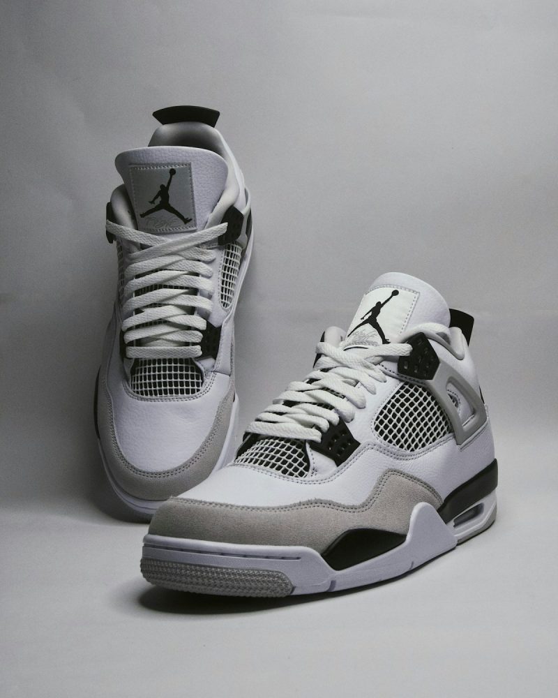 Air Jordan 4 bardhë-gri Y2K